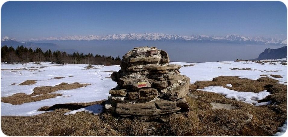 Grand cairn au plateau de la Molière