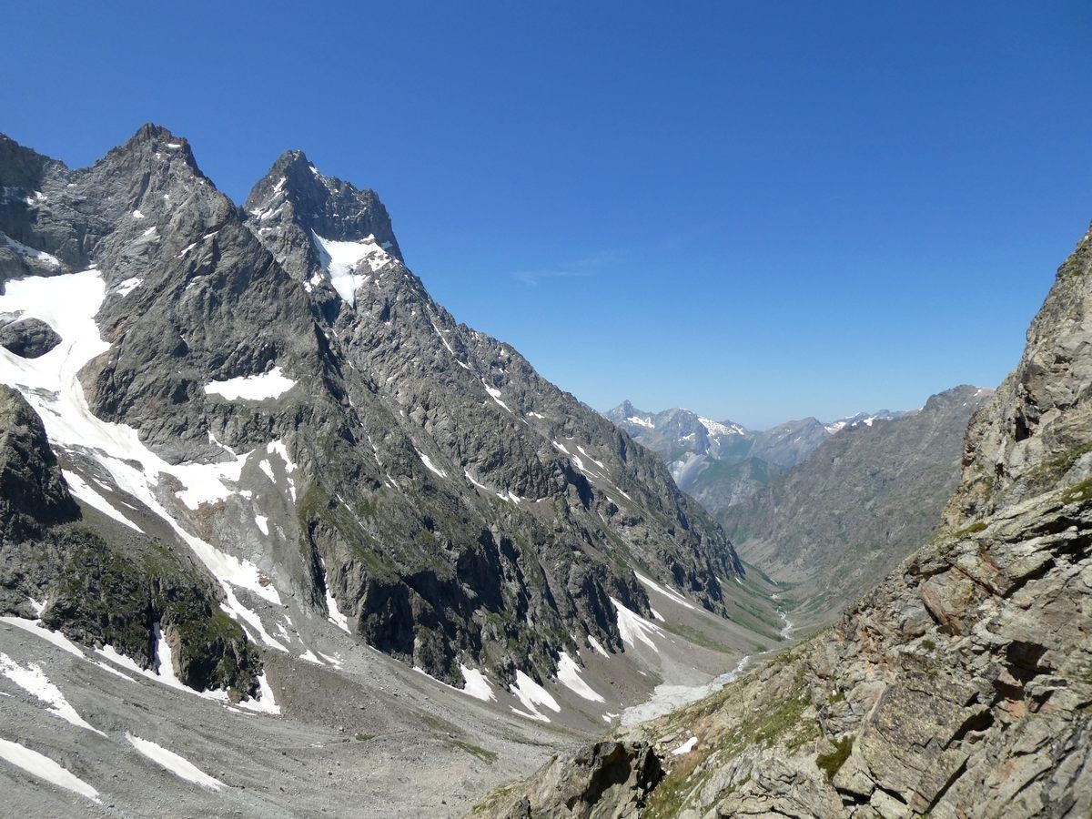 Le vallon de la Selle et les sommets impressionnants : Pointes de Burlan, Aiguille du Plat de la Selle.