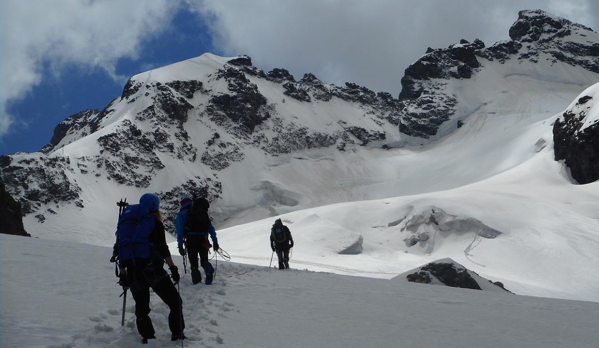 Sur le glacier du Tabuchet avec en point de mire, le Pic Oriental de la Meije.