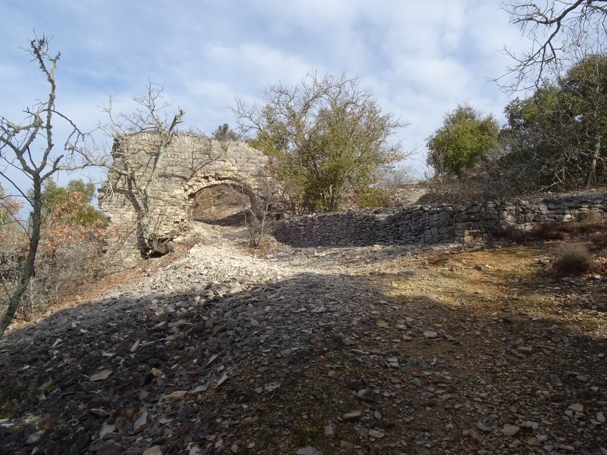 Ruines du village médiéval de Chastelas