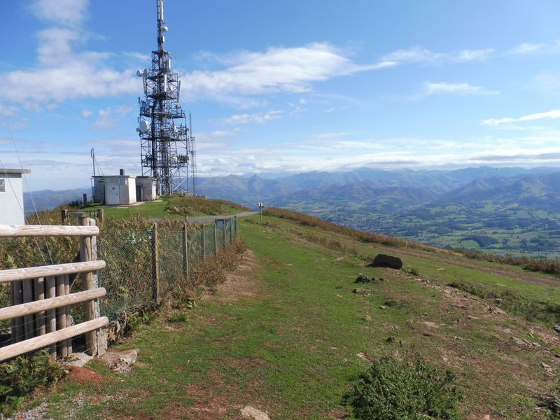 Les antennes au sommet du JARA (812m).