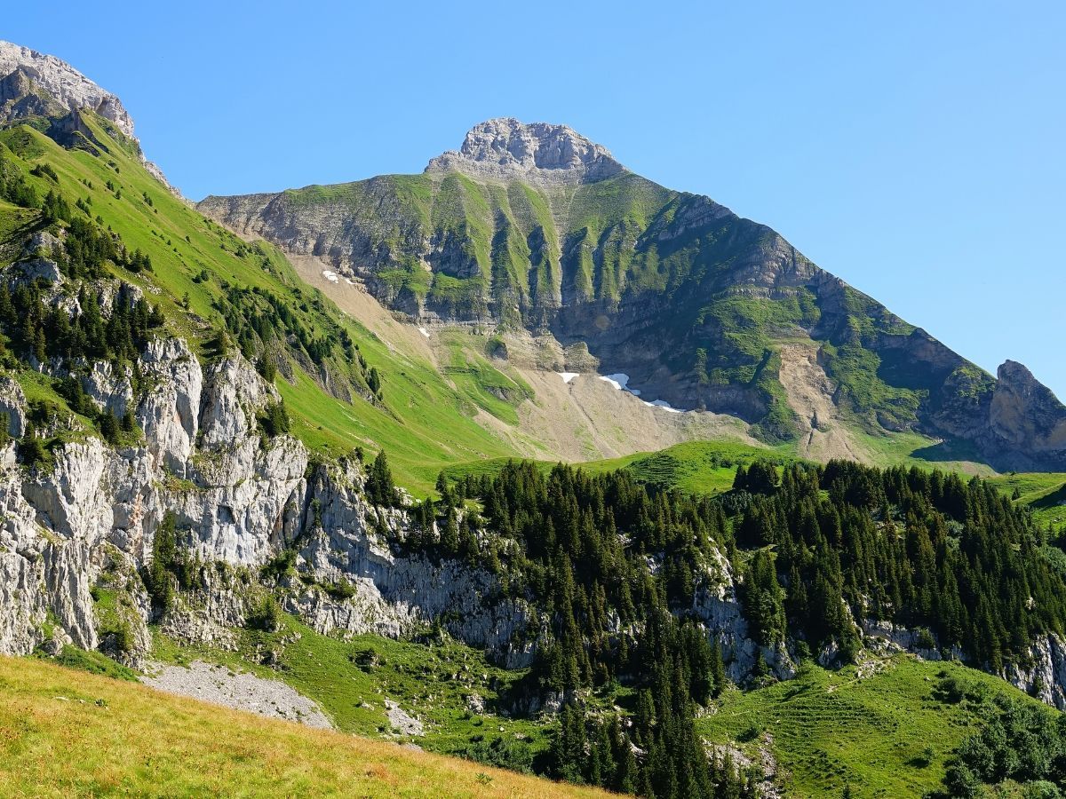 Le Pic de Jallouvre, vu de l'alpage de Cenise.