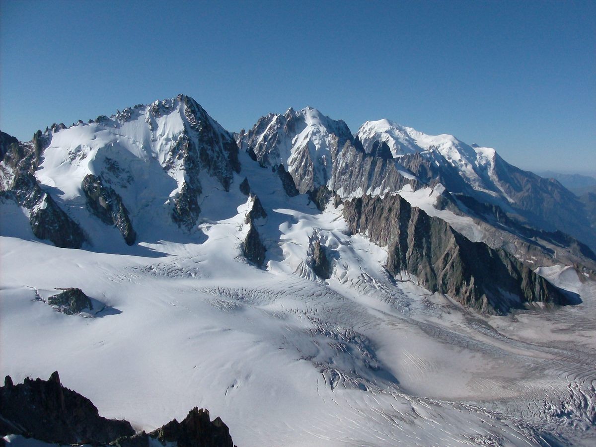 Du sommet, le glacier du Tour, le Chardonnet, l'Aiguille Verte, le Mont Blanc.