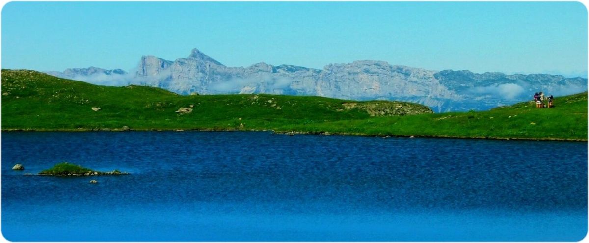 Du lac de Brouffier, regard sur la Grande Moucherolle et Grande Sœur Agathe.