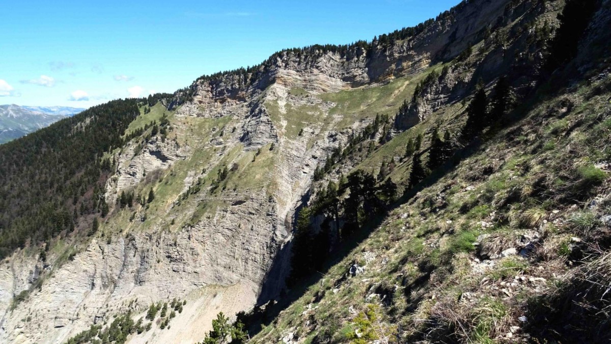 Arrivée sur les pentes herbeuses du grand cirque ouest de la montagne Dubonas. Quelle ambiance !