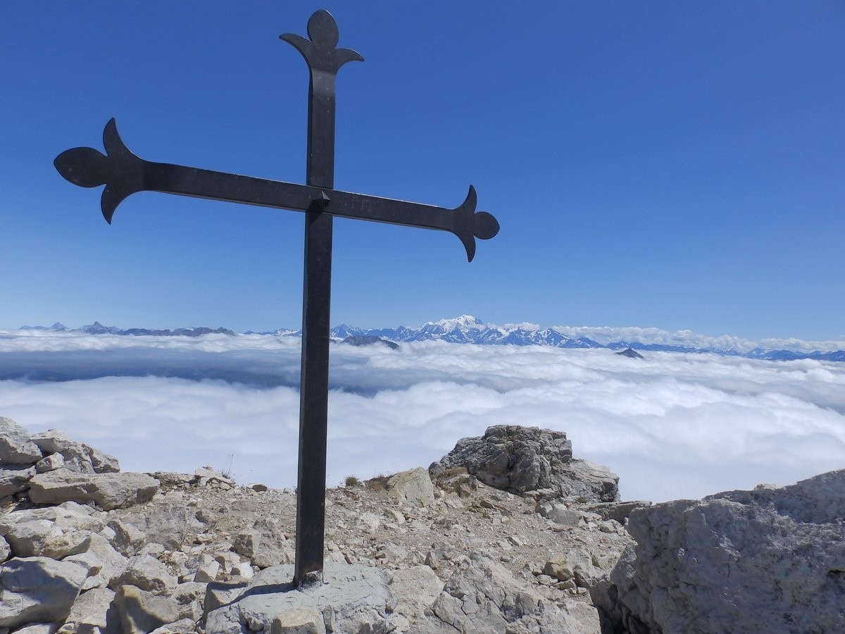 Croix sommitale et Mont Blanc