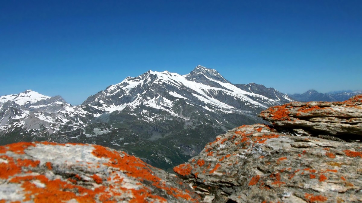 Au sommet de la Pointe de Picheru, vue sur le Dôme de la Sache et le Mont Pourri.