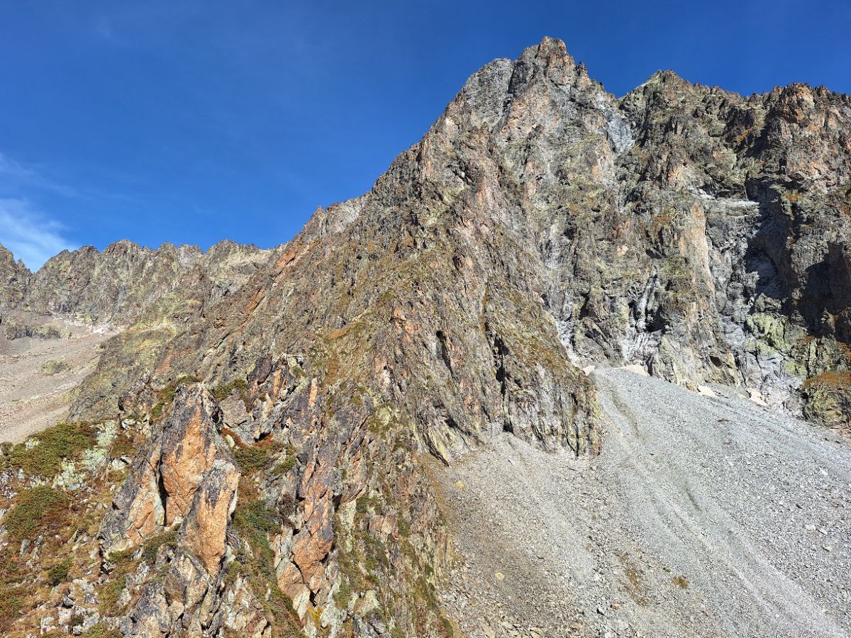 La cime d'Ogières domine notre petit sommet