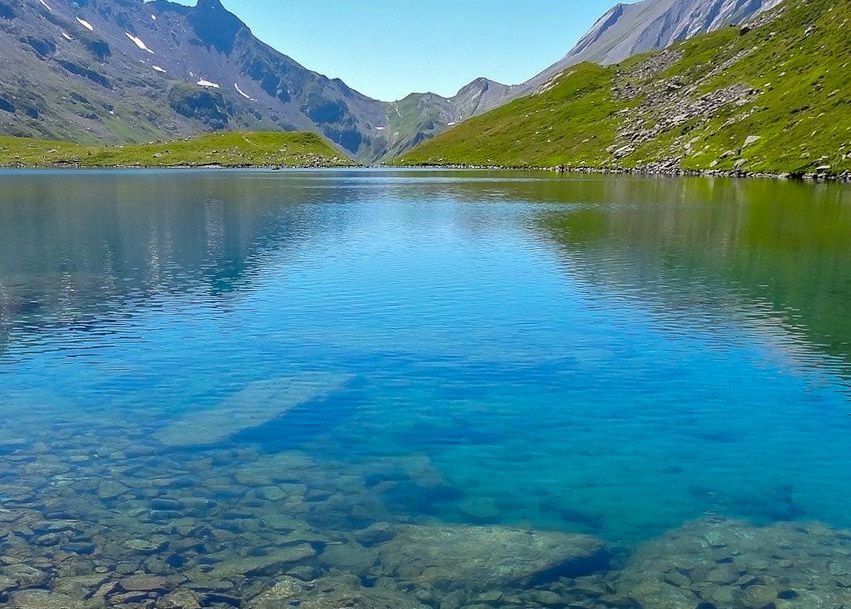 Lac Jovet inférieur sur fond de Col du Bonhomme