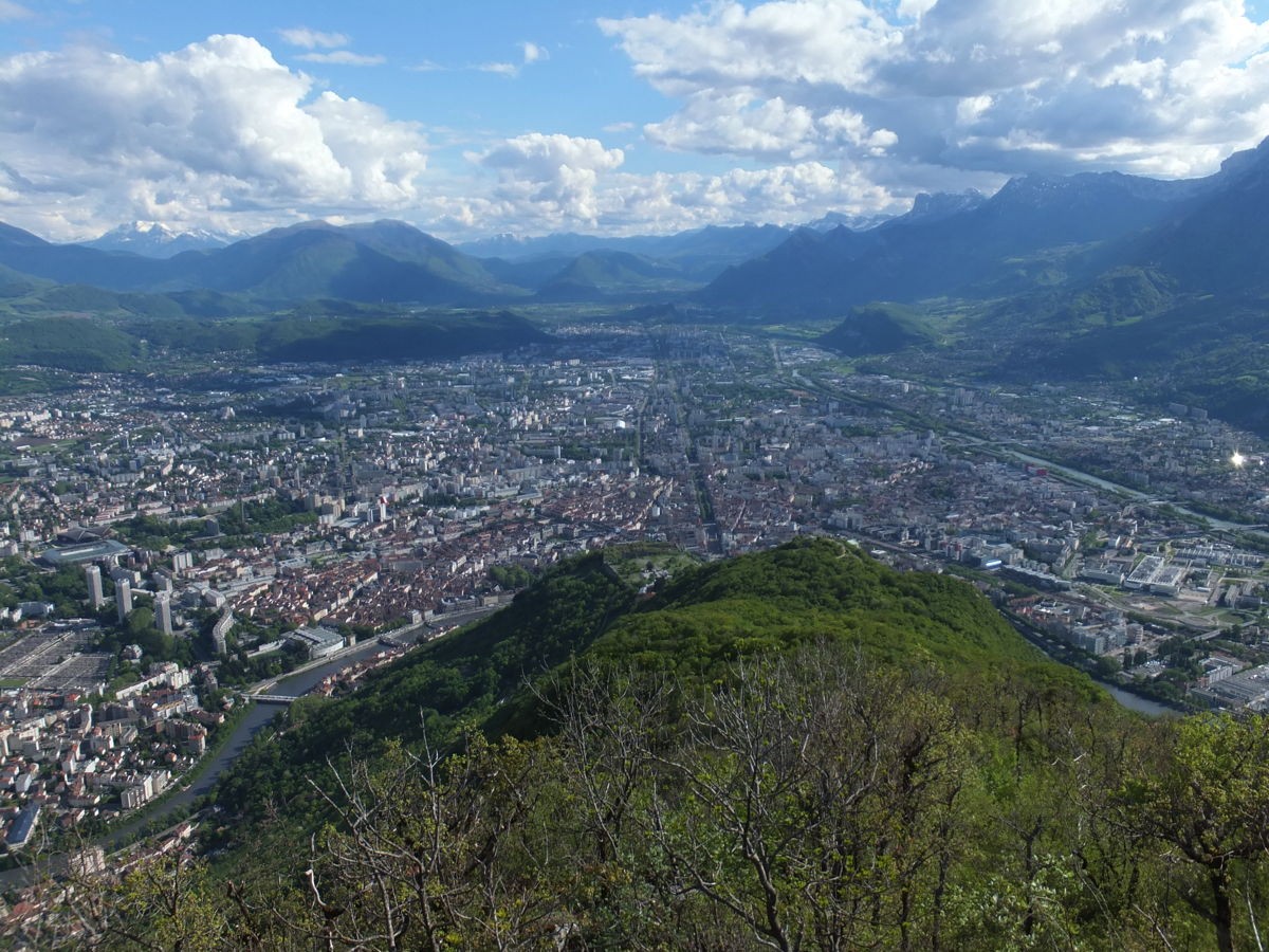 Un panorama sur Grenoble.