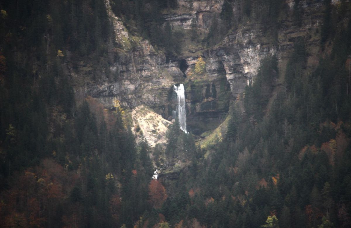 Cascade au-dessus du Cirque de Saint-Même