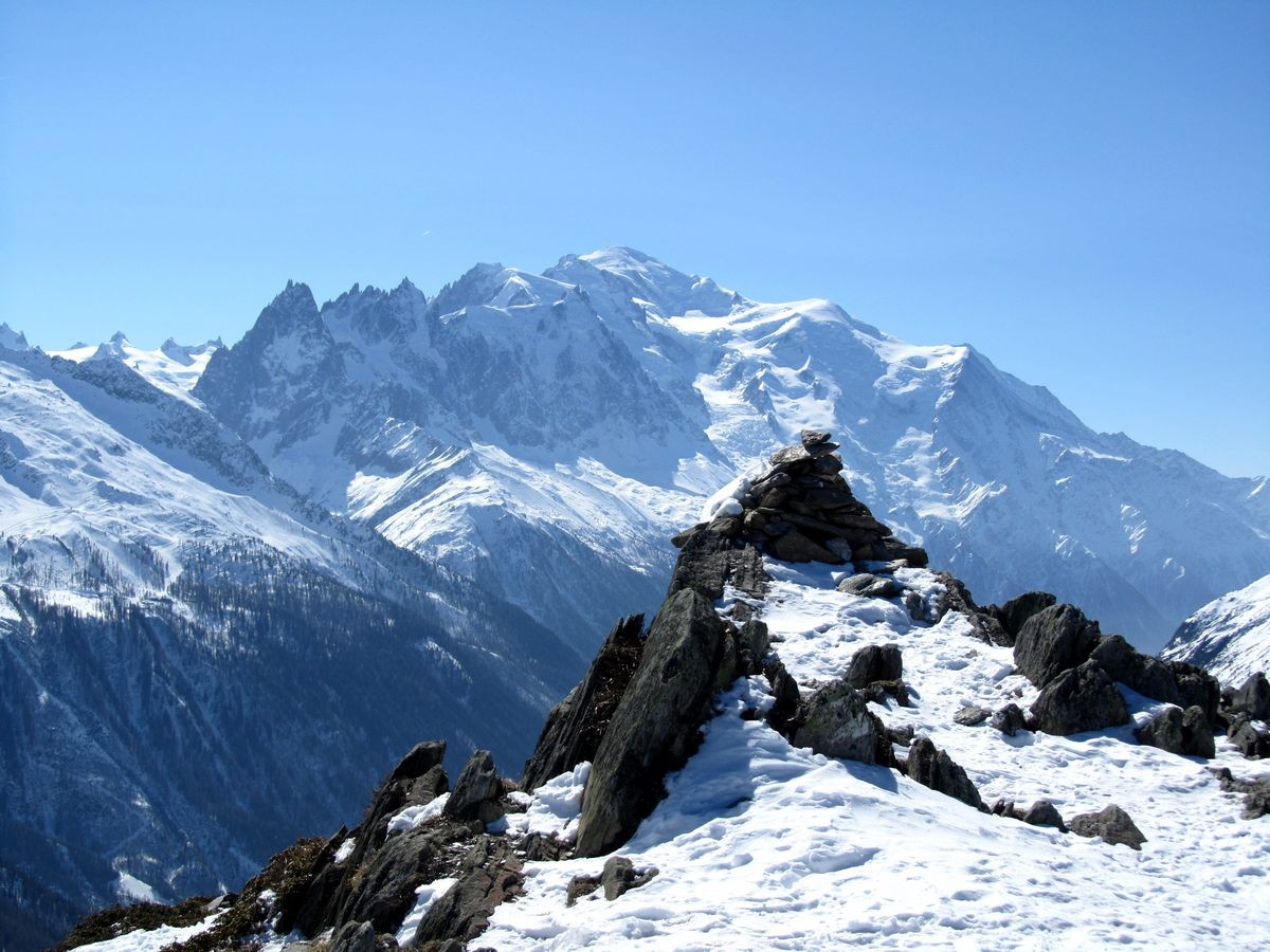 Le sommet et le massif du Mont Blanc.
