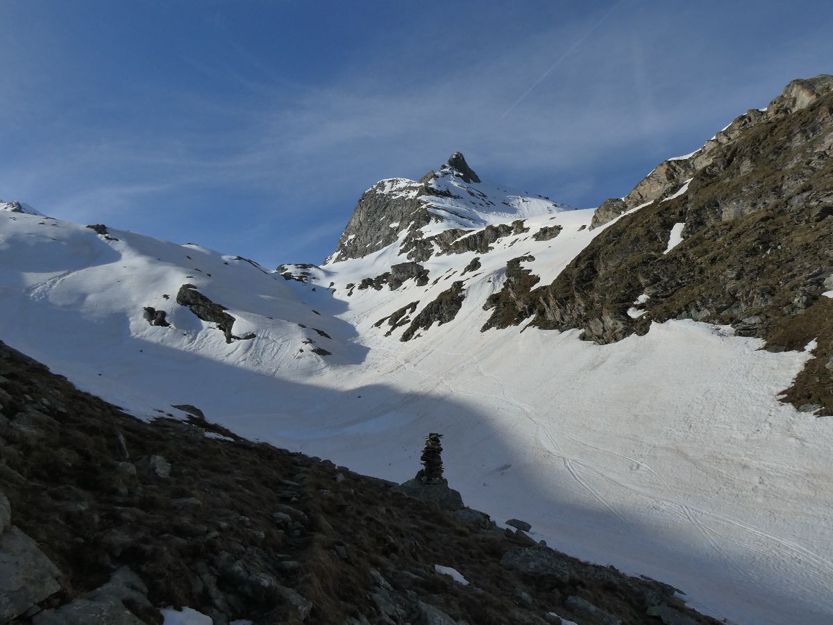 Des pics et des cairns.