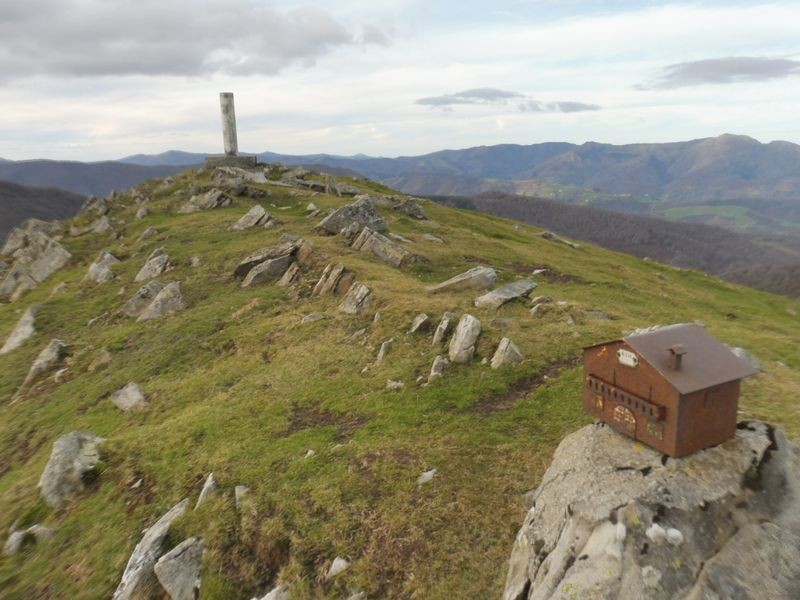 Au sommet du Txaruta 1080m.