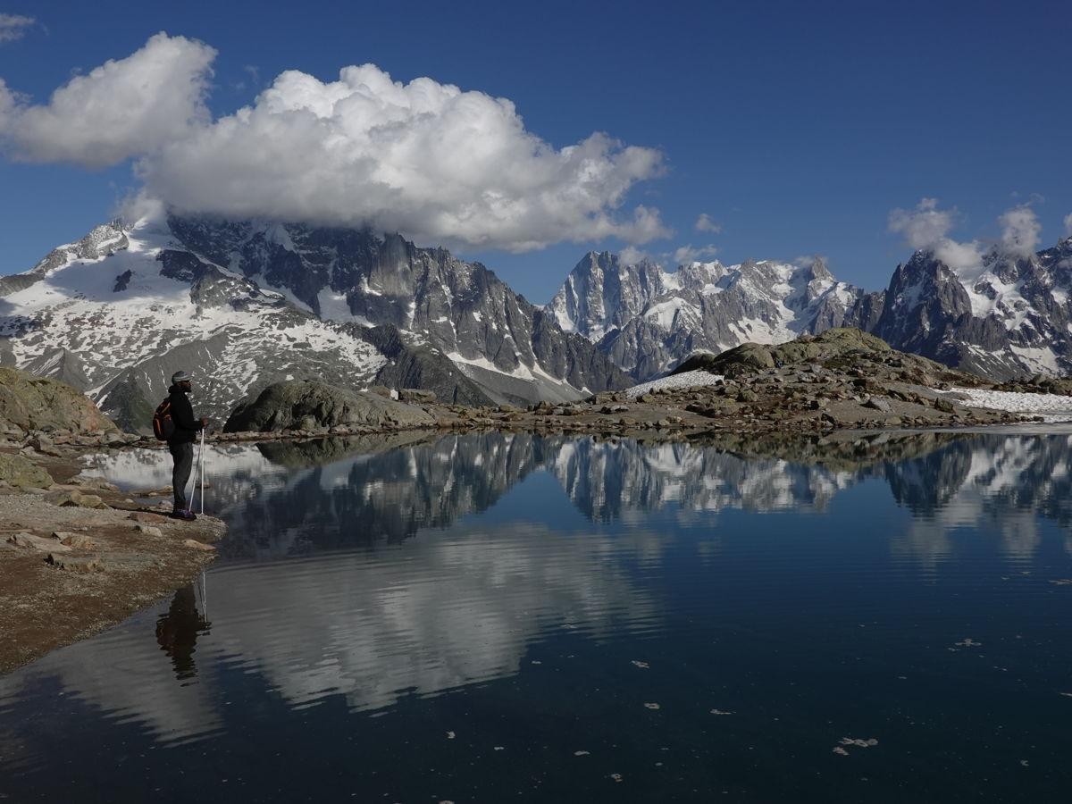  Depuis le lac Blanc, l'incontournable panorama sur le massif du Mont Blanc.