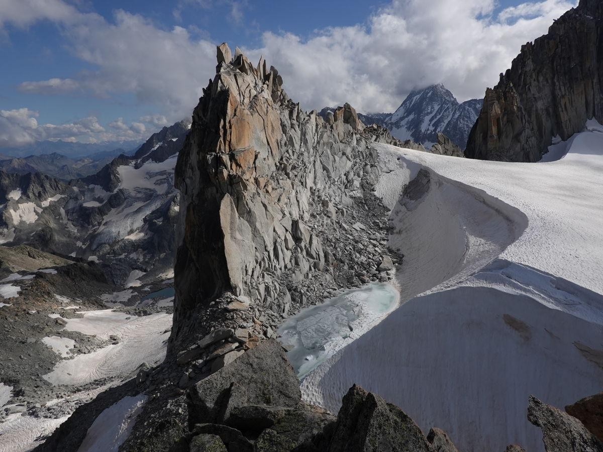 De glaciers en aiguilles... Une incursion au coeur du massif du Mont-Blanc.