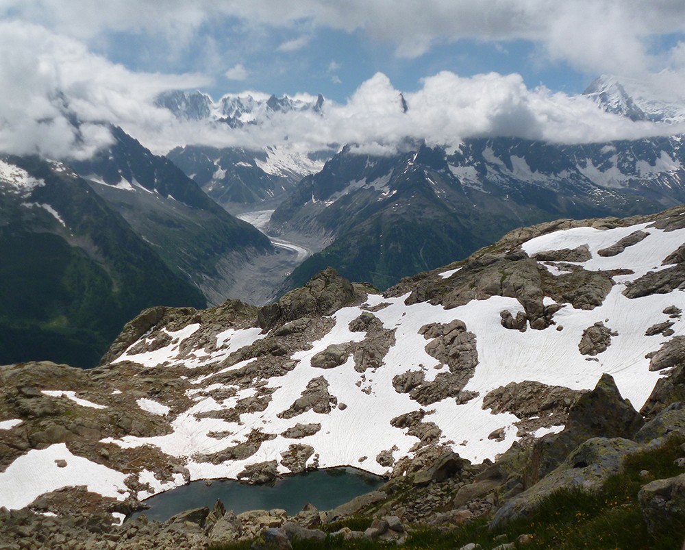 Le lac inférieur de la Persévérance et le massif du Mont-Blanc