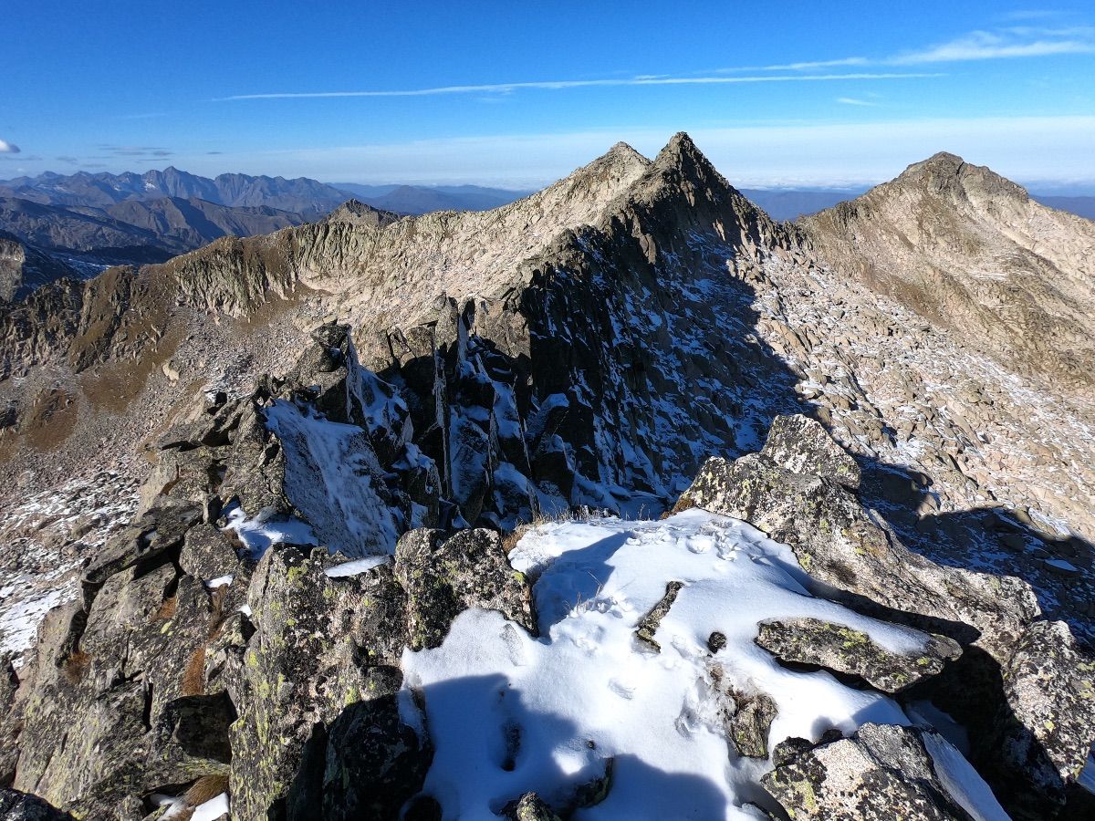 La magnifique arête entre la Pointe du Trou de L'Ours et le Pic Près de Puntussan !