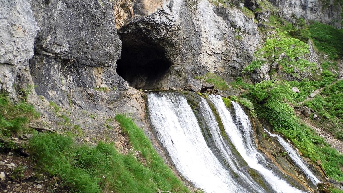 Source du Guiers (la grotte).