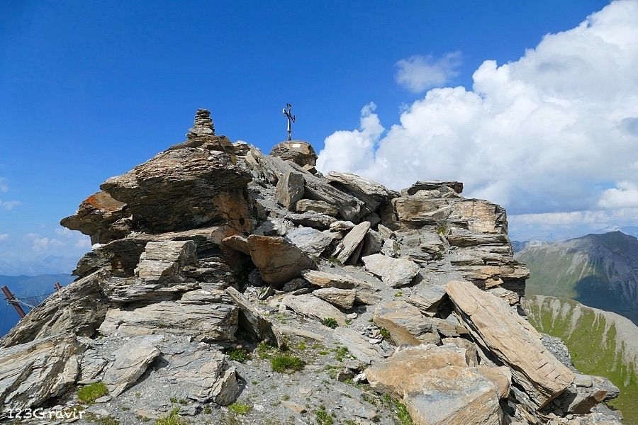 Au sommet de la Pointe du Tsaté