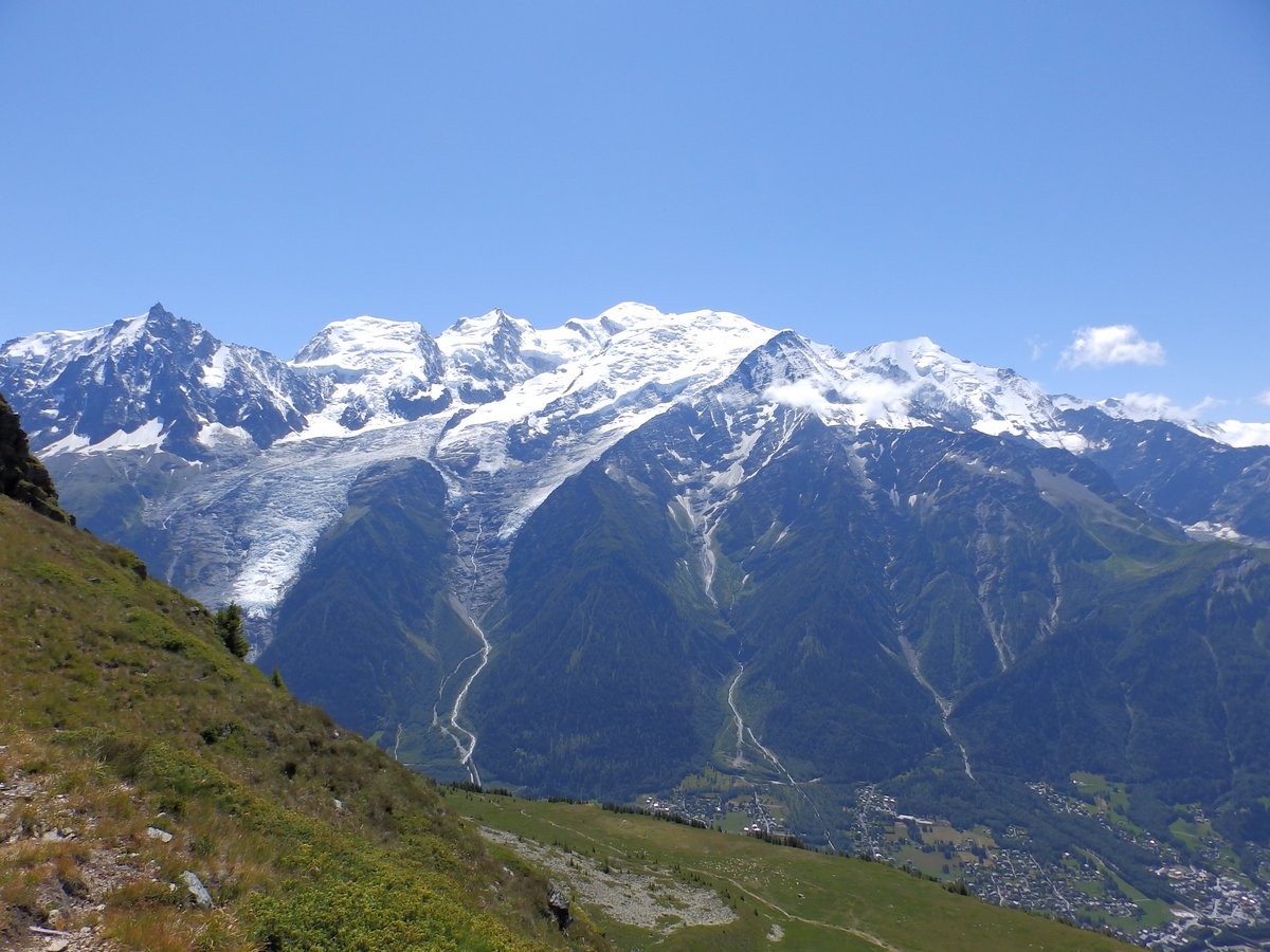 Le massif du Mont Blanc vu de l'Aiguillette des Houches.