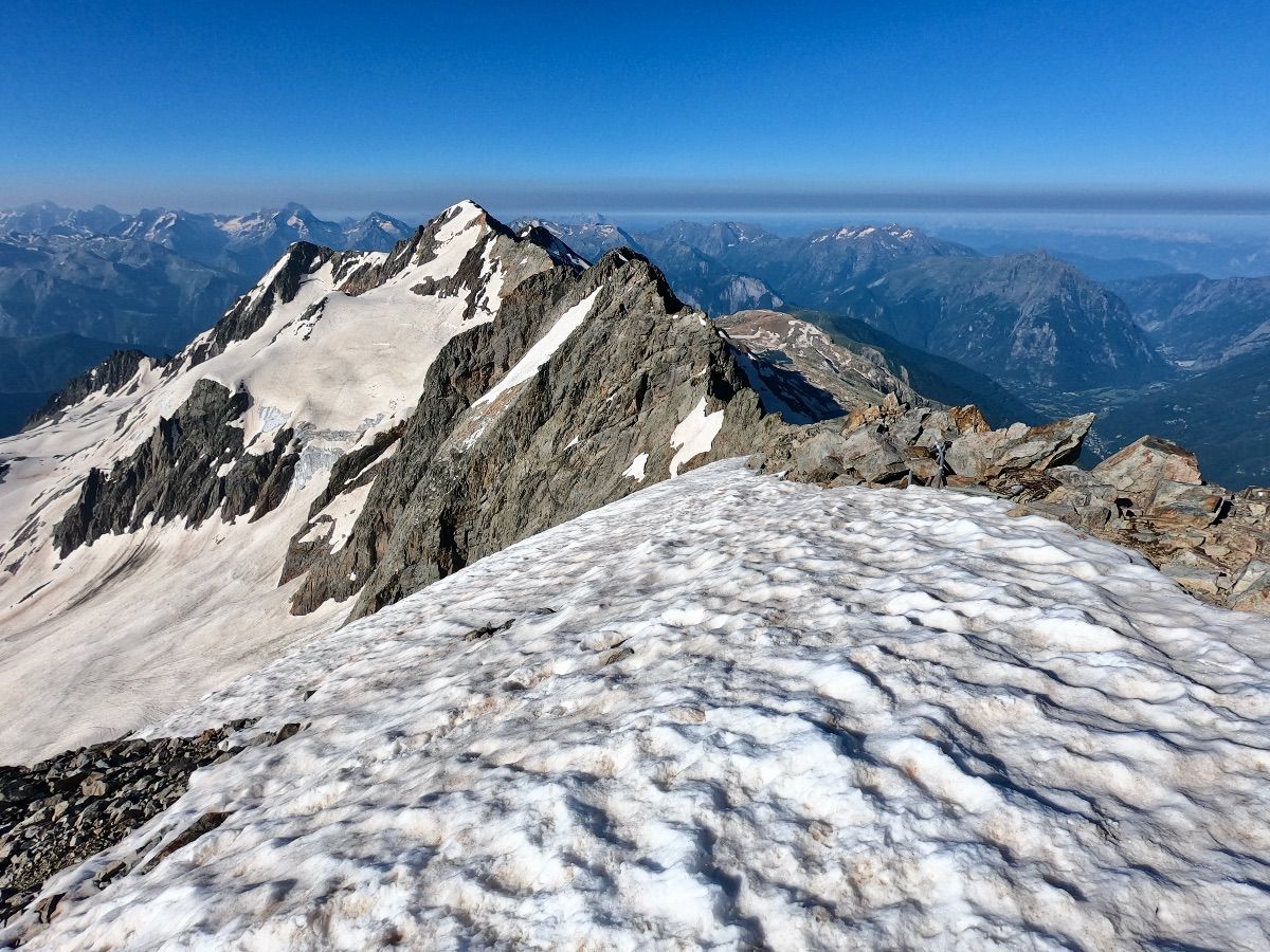 Sommet, vue vers le Pic Bayle