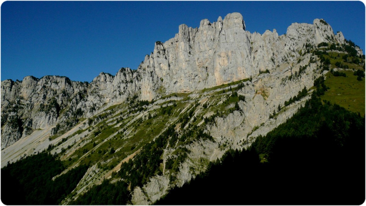 Les Rochers du Parquet vu du Col de l'Aupet.