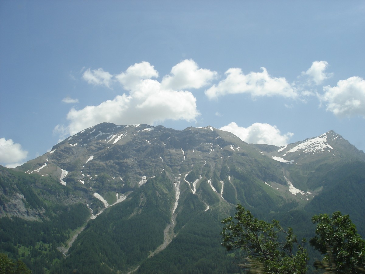 L'Aiguille d'Orcières (2793m) à droite du Garabrut (2917m)