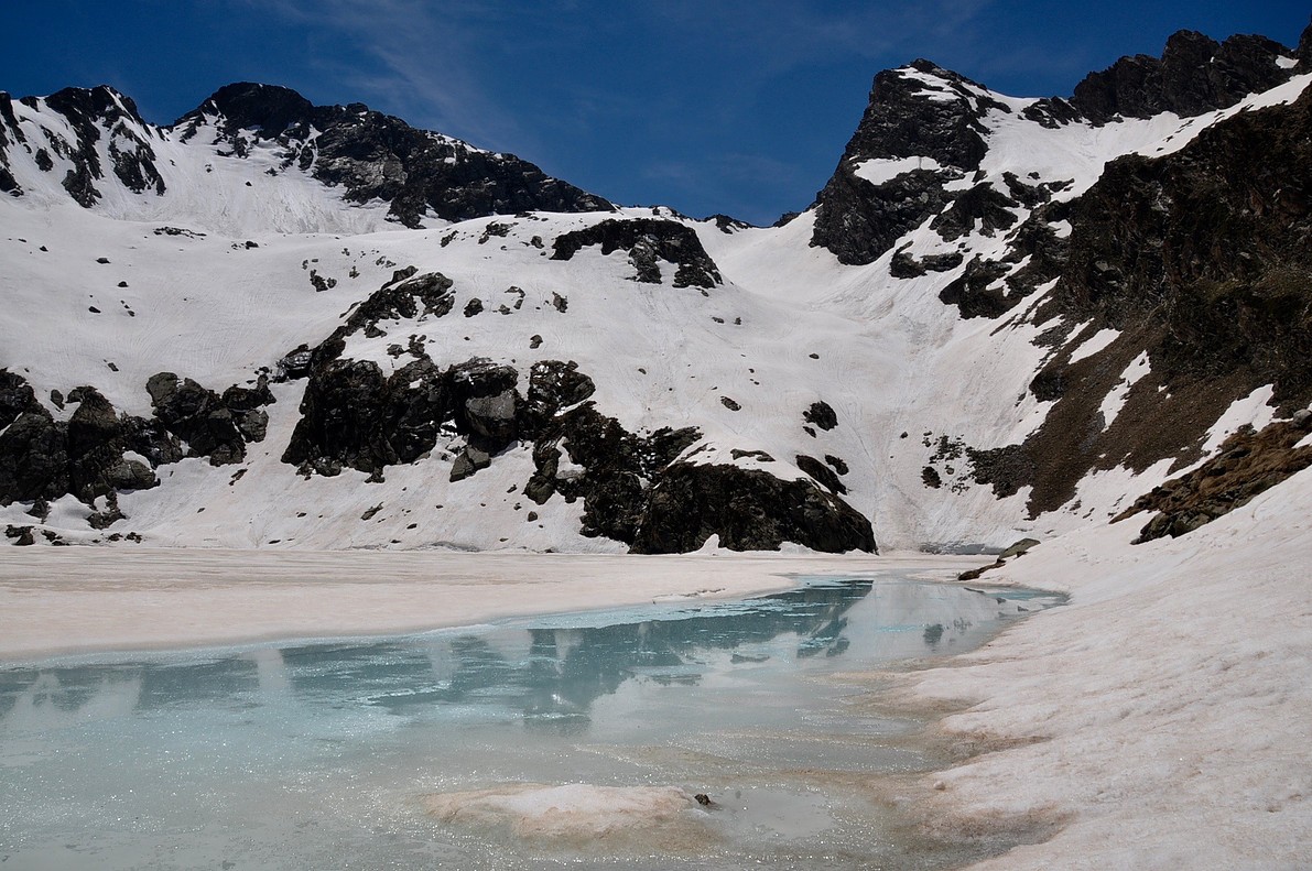 Lac d'Estibe-Aute (2320m) et, en arrière-plan, le Pic d'Estibe-Aute (2816m)