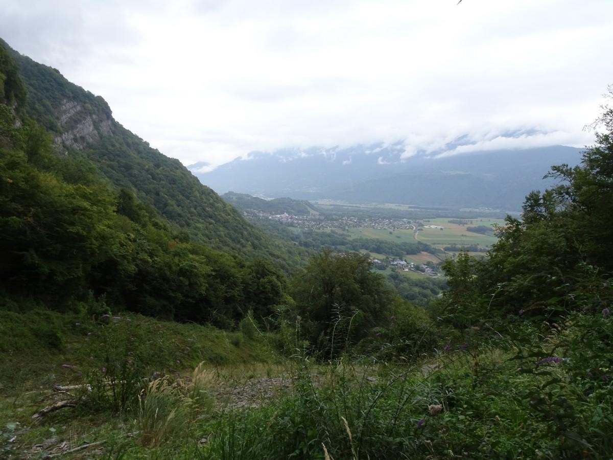 Ruisseau de Cayan : regard sur Grésy sur Isère