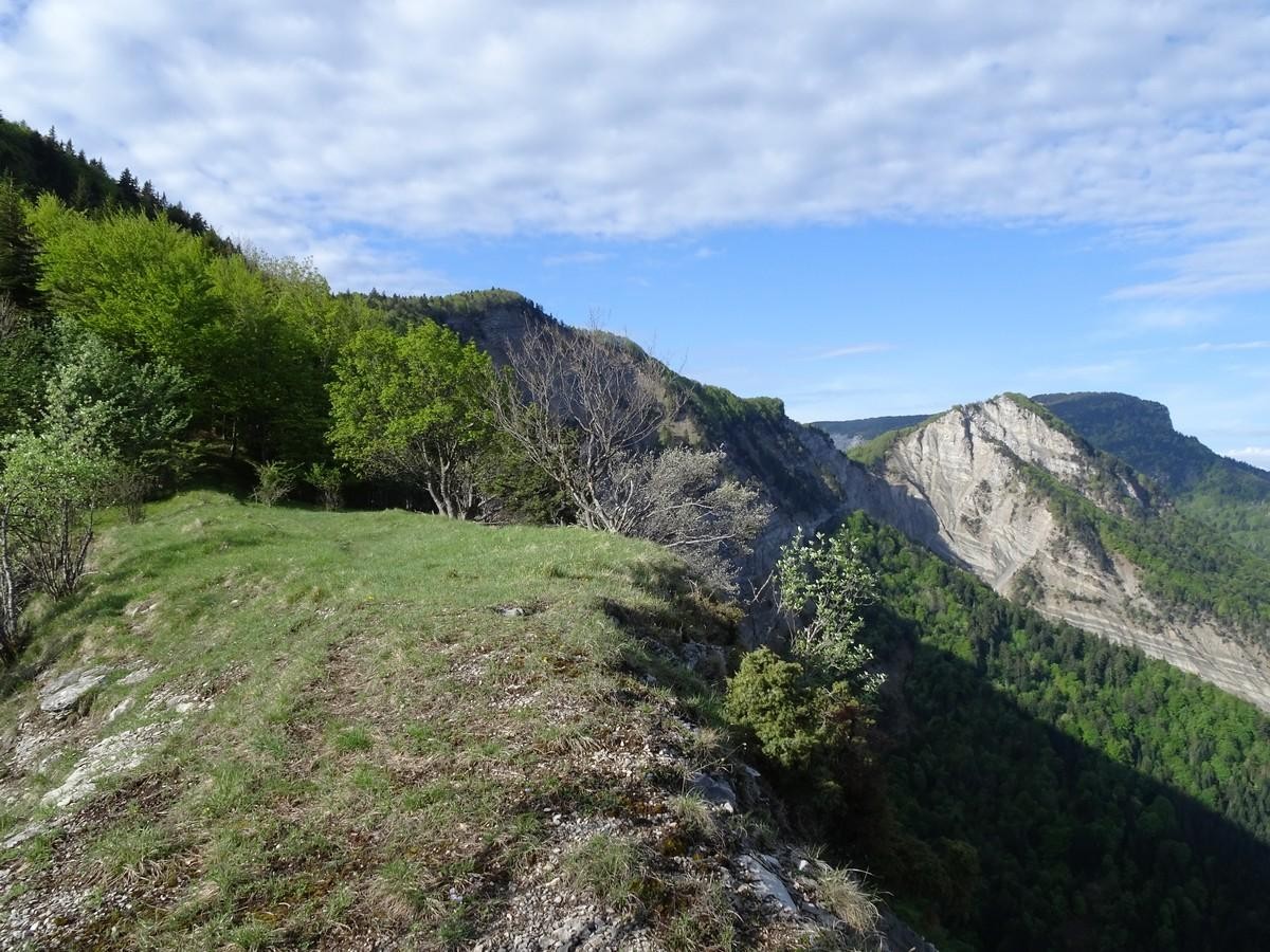 Pointe de la Lentille : à gauche, la pointe de la Gorgeat et à droite le Mont Pellat
