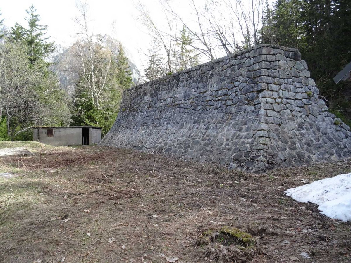 Voici l'un des murs de cet ancien réservoir