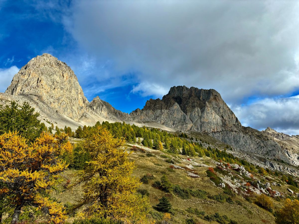 Vue sur le Pain de Sucre depuis le Col de Cloche 