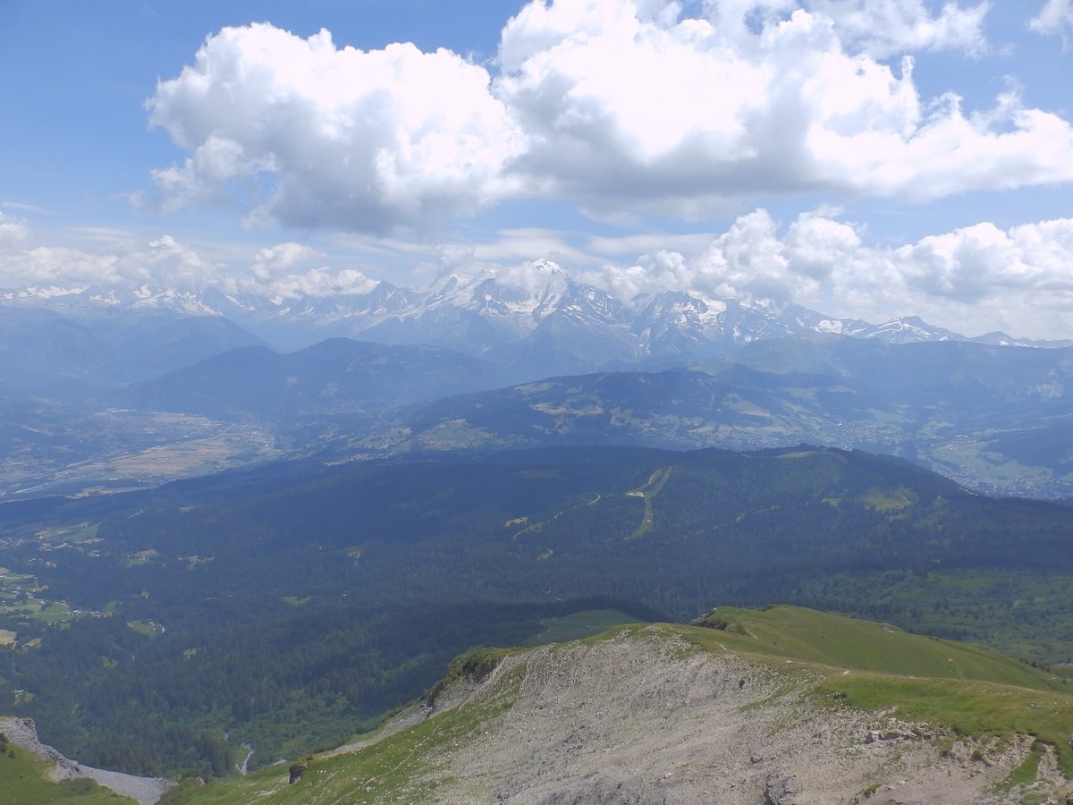 Au sommet du Grand Croisse Baulet, regard vers le Mont Blanc