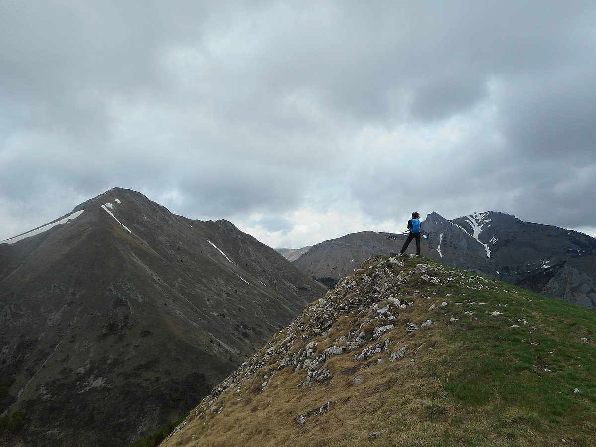 Au sommet du Puy, vue sur les Pics :  Melette et de Gleize