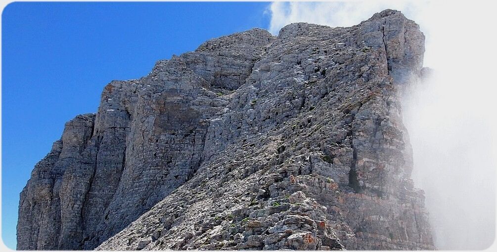 Escaliers caractéristiques au Dévoluy de la face nord de la Tête de l'Aupet.