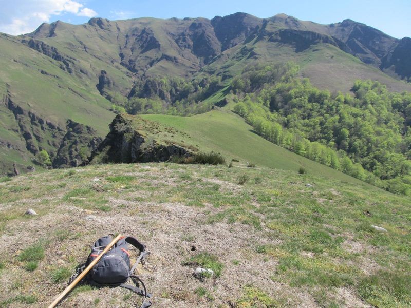 Du sommet du Gahalarbe 1002m, une vue vers la crête du Mendibel.