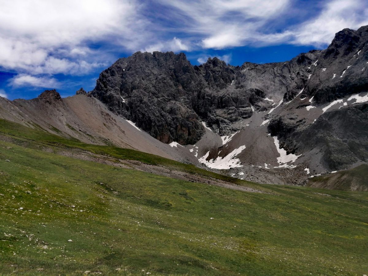 L'impressionnant Péouvou Nord par son versant Sud-Ouest d'ascension !