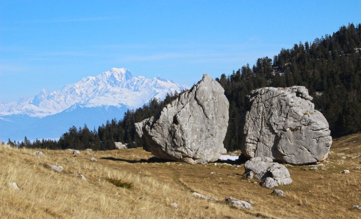Le Mont Blanc et la Pierre fendue du Granier