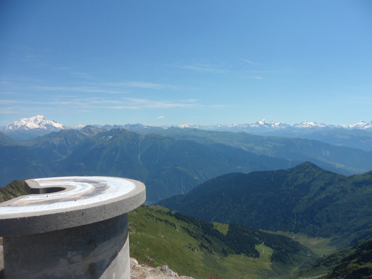 Le Mont-Blanc et la table d'orientation.