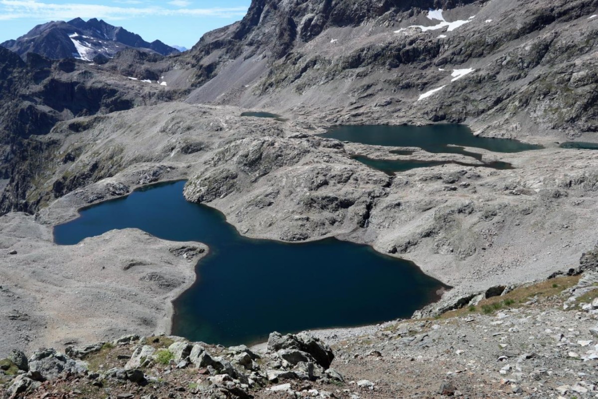 Les splendides lacs vus du sommet.
