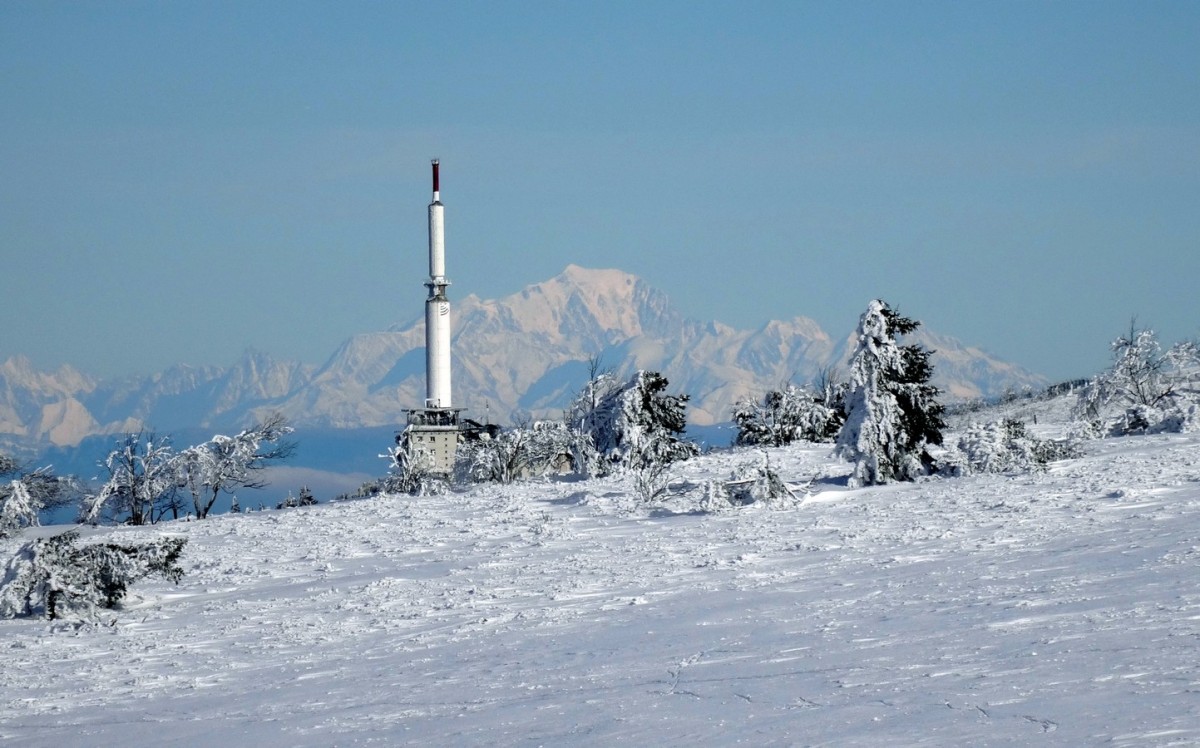 Le relais TDF du Crêt de l'Œillon et le Mont Blanc