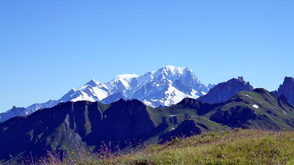 Au sommet du Crêt du Bœuf, vue sur le Mont Blanc