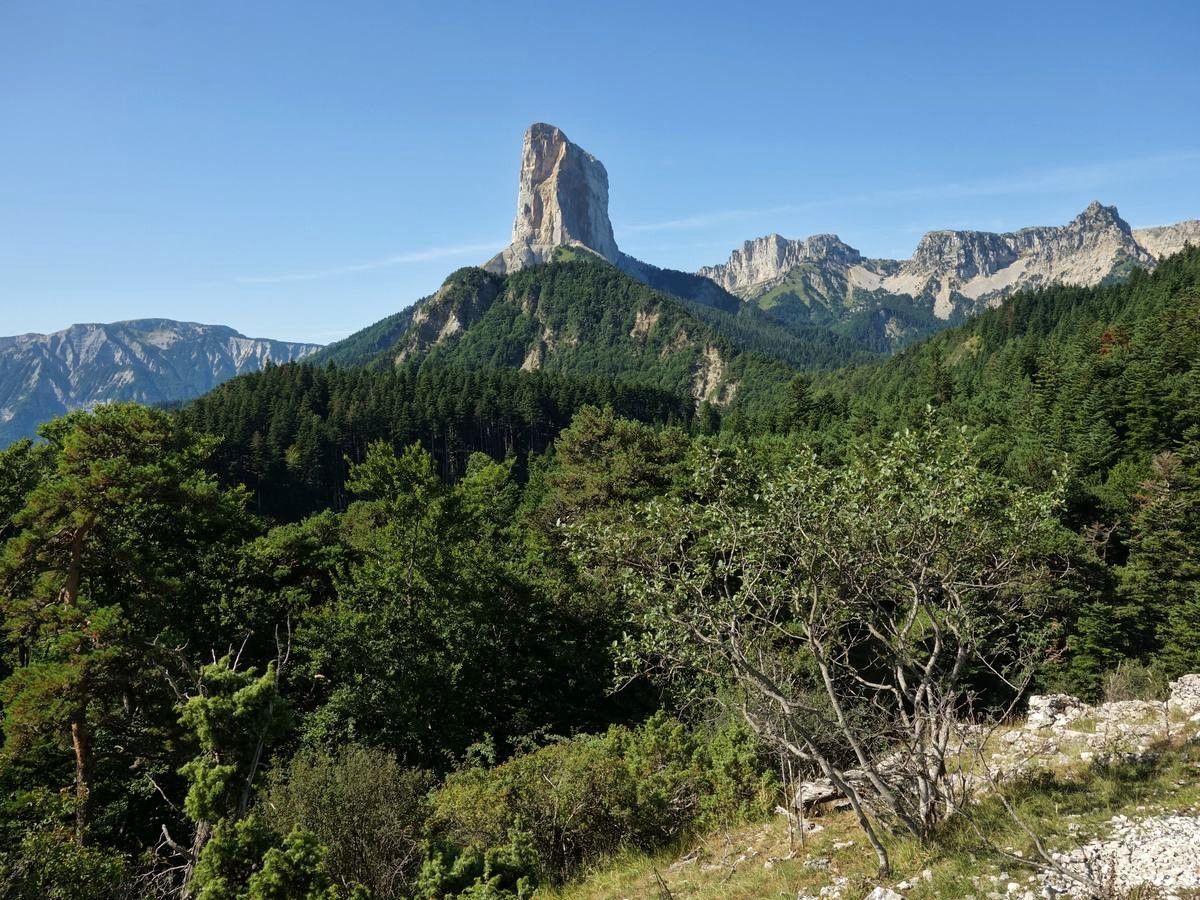 Le Mont Aiguille vu du Rocher de l'Aigaillette