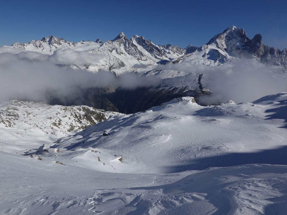 Montée dans la blancheur toute neuve, avec la panorama en prime...