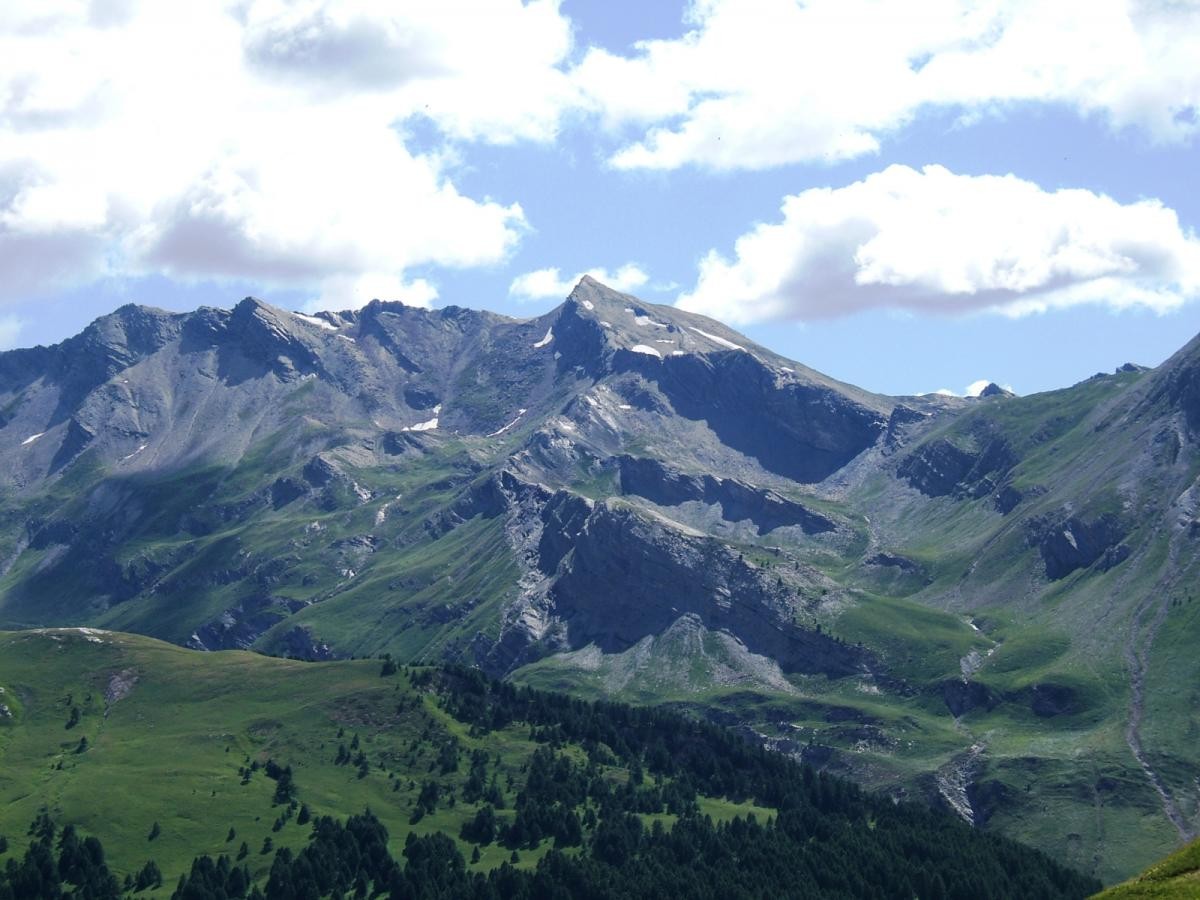 La Tête de Fer (2883m), au centre, depuis la route du Col de Larche