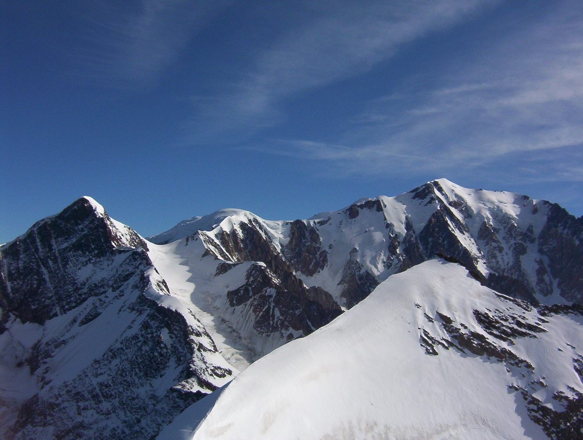 Le Mont Blanc vu des Dômes.