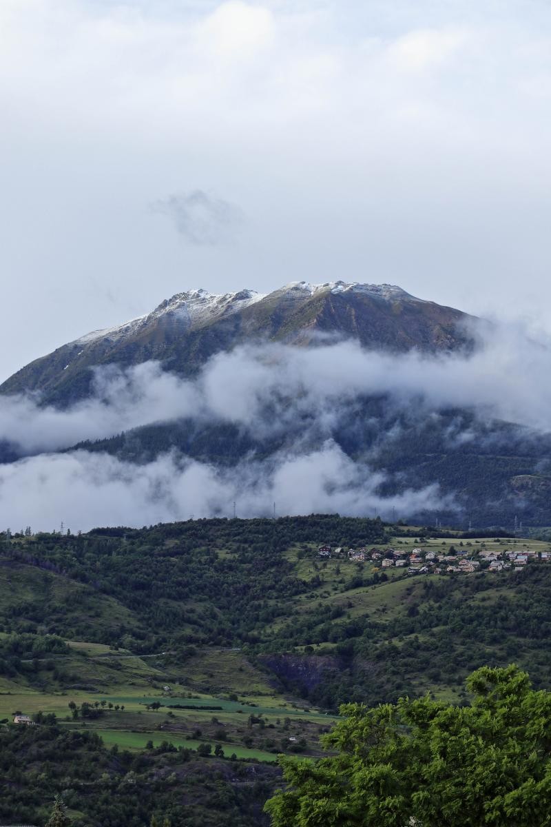 Le Mont Guillaume vu de Savines, en ce 12/06 avec ses dernières neiges.