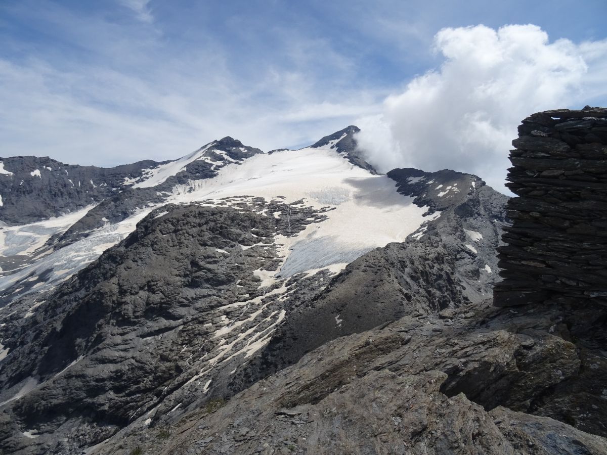 Grande Sassière la tête dans les nuages