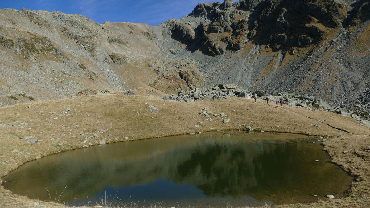 Un des Lacs du Vénétier avec la Cime de la Jasse sur l'horizon.